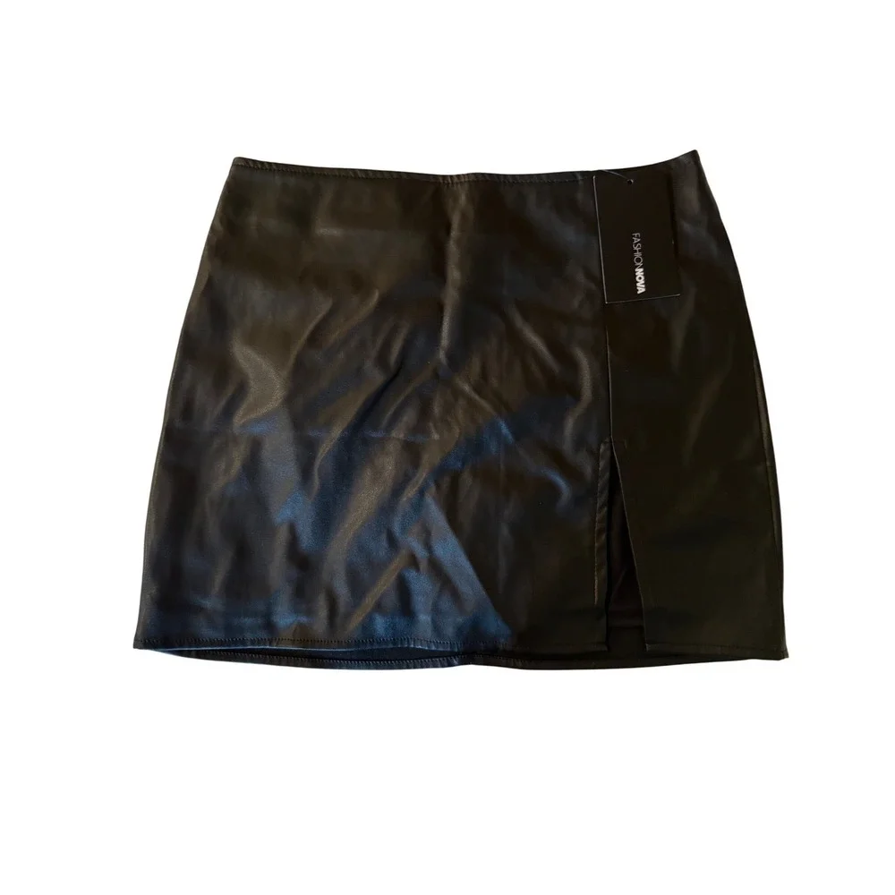Fashion Nova Black Faux‎ Leather Mini Skirt With Slit Size M